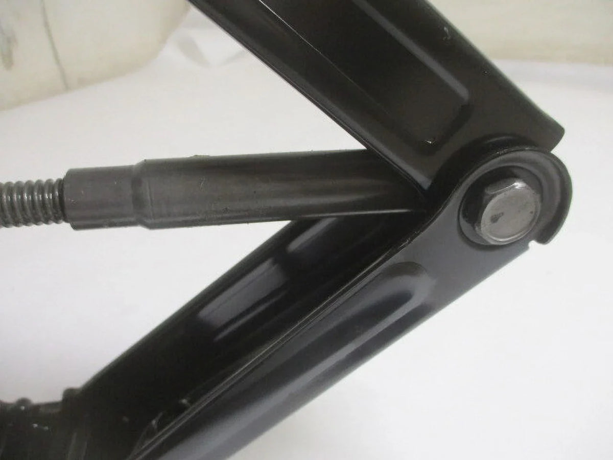 Pre-Owned 2019 Chevrolet Trax Wheel Tire Jack Assembly w/Tool OEM LKQ (Good)