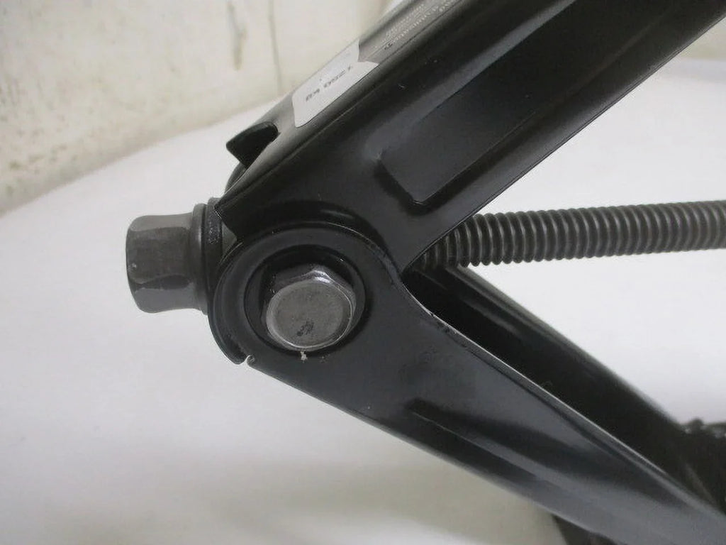 Pre-Owned 2019 Chevrolet Trax Wheel Tire Jack Assembly w/Tool OEM LKQ (Good)