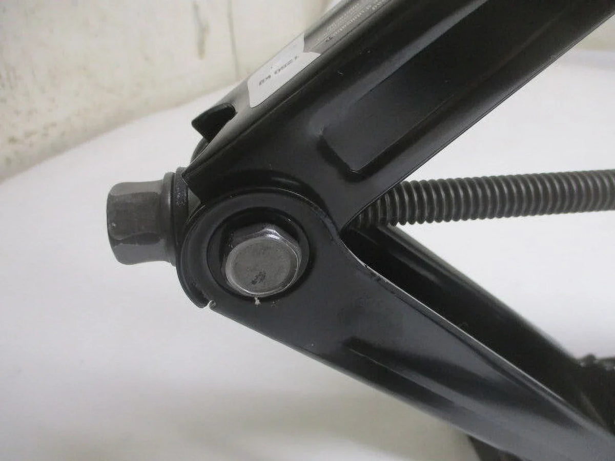Pre-Owned 2019 Chevrolet Trax Wheel Tire Jack Assembly w/Tool OEM LKQ (Good)